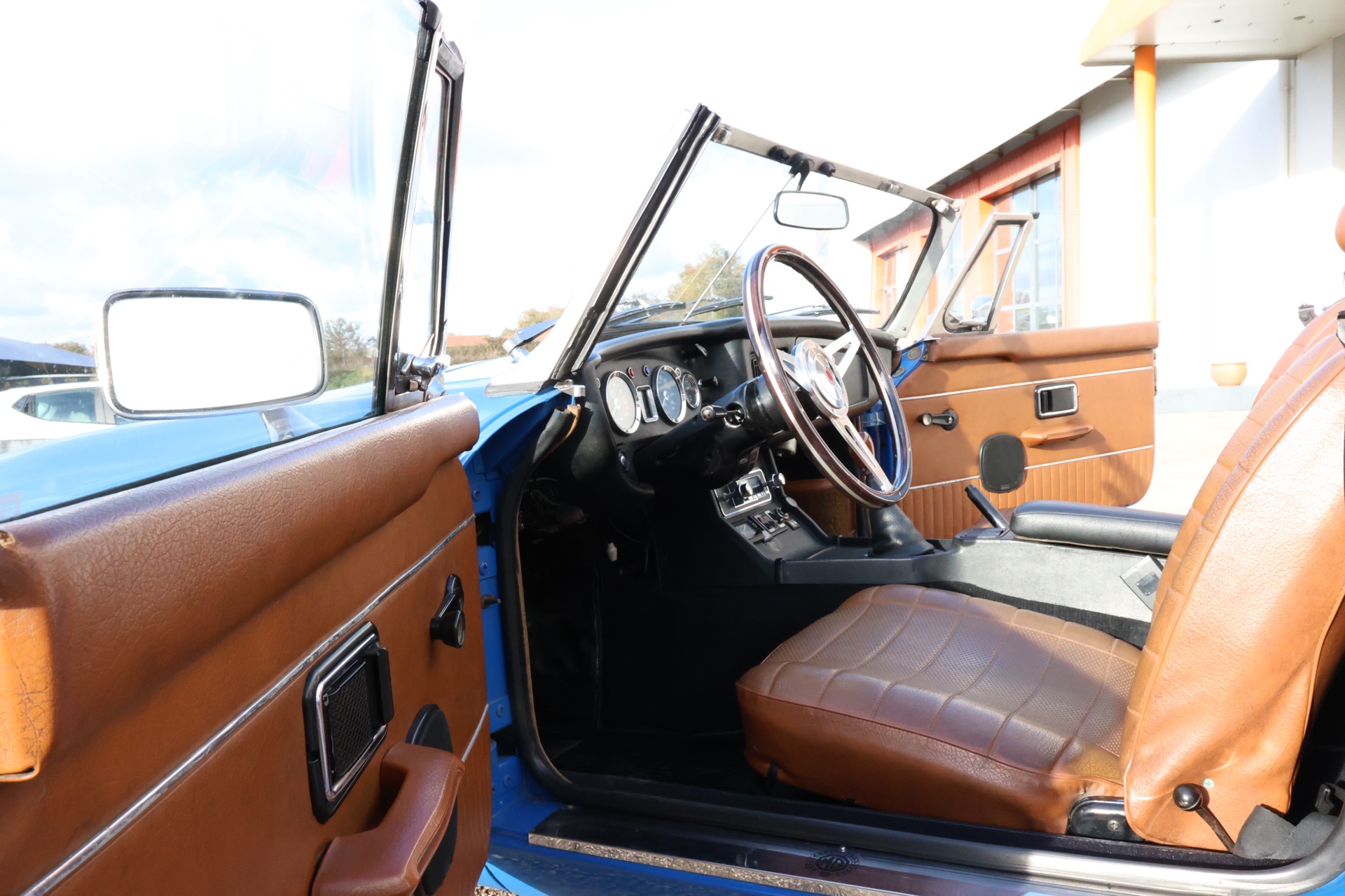 MG B Bleue 1976 – Image 6