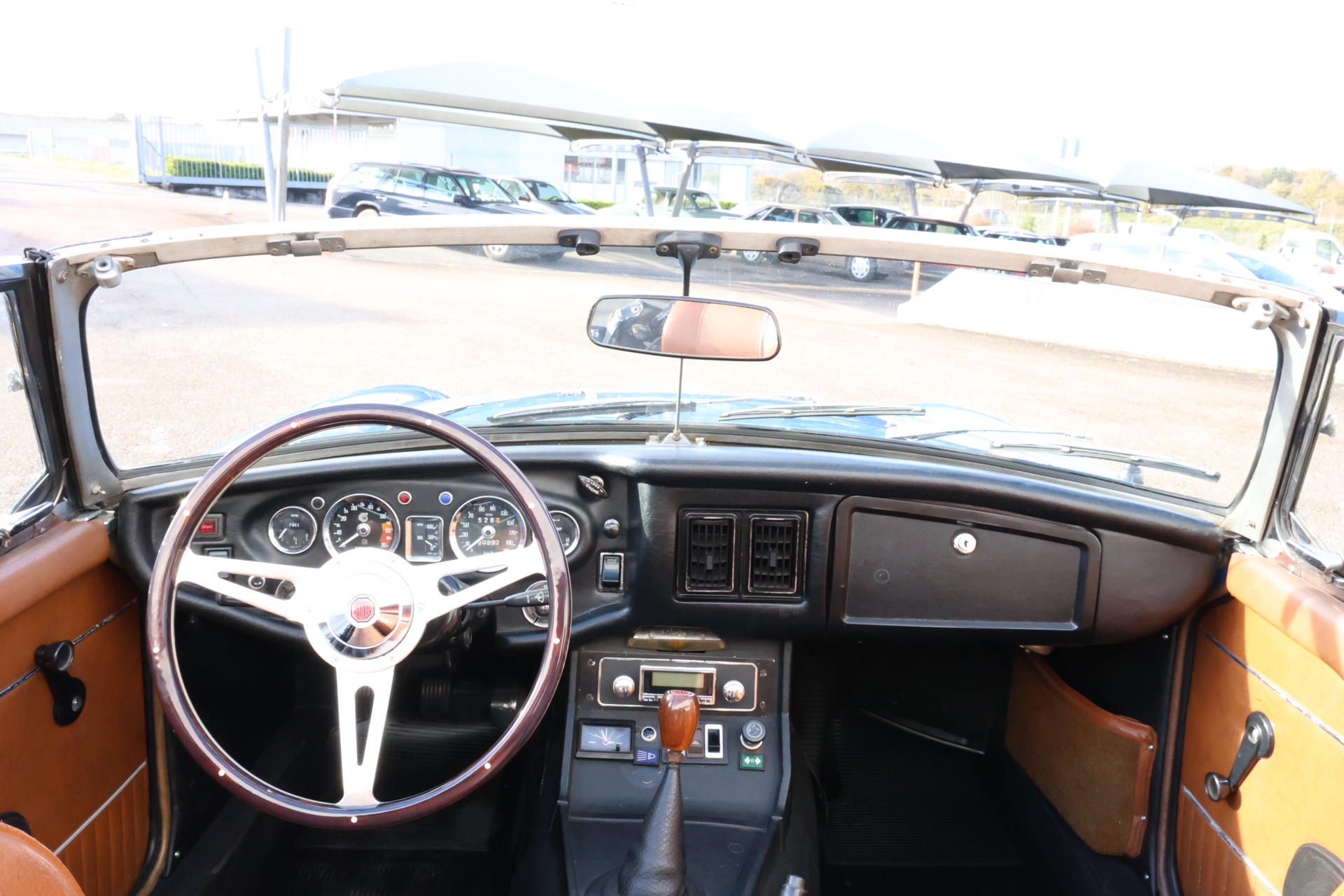 MG B Bleue 1976 – Image 9