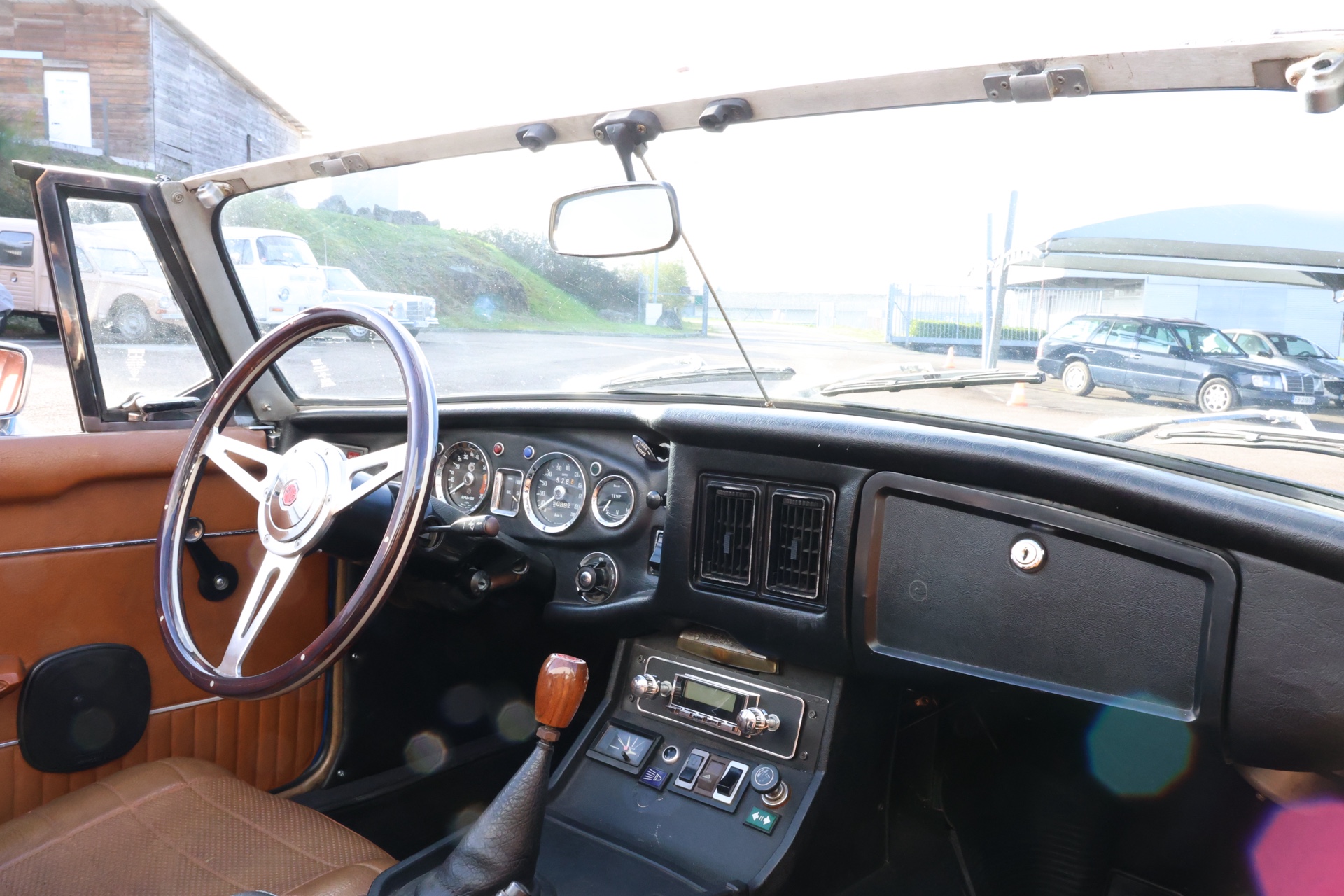 MG B Bleue 1976 – Image 8