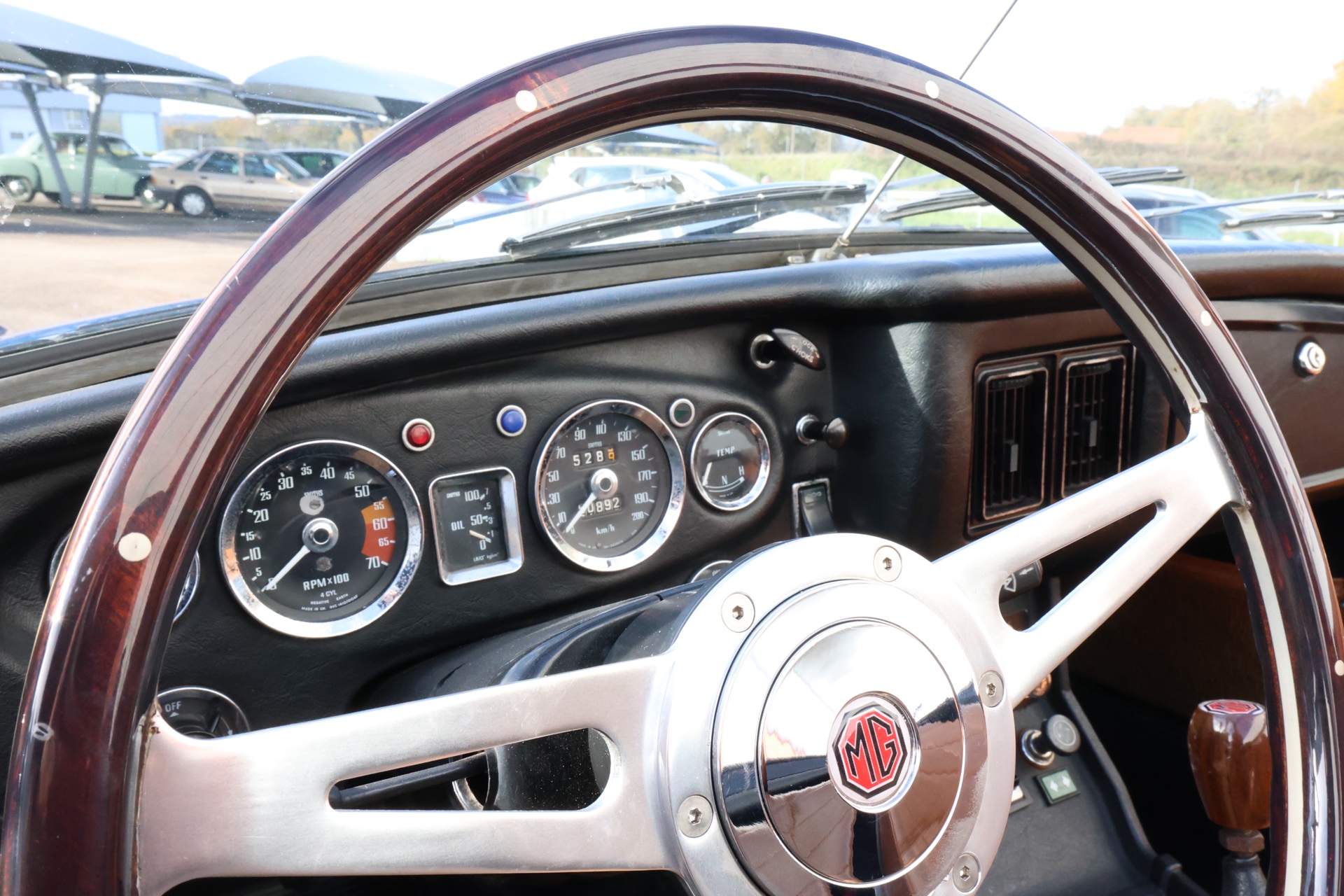 MG B Bleue 1976 – Image 11