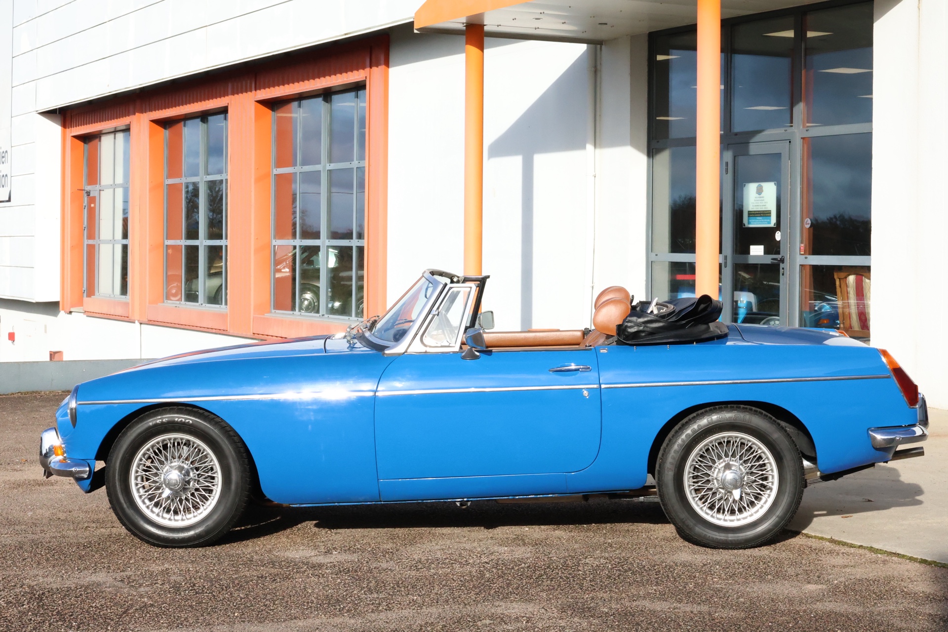 MG B Bleue 1976 – Image 22