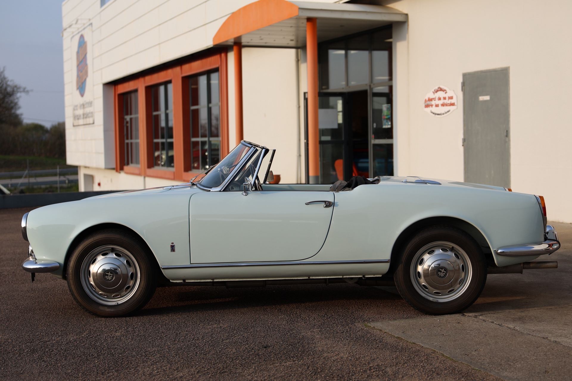 Alfa Roméo Spider Giulia Bleu Ciel 1963 – Image 13
