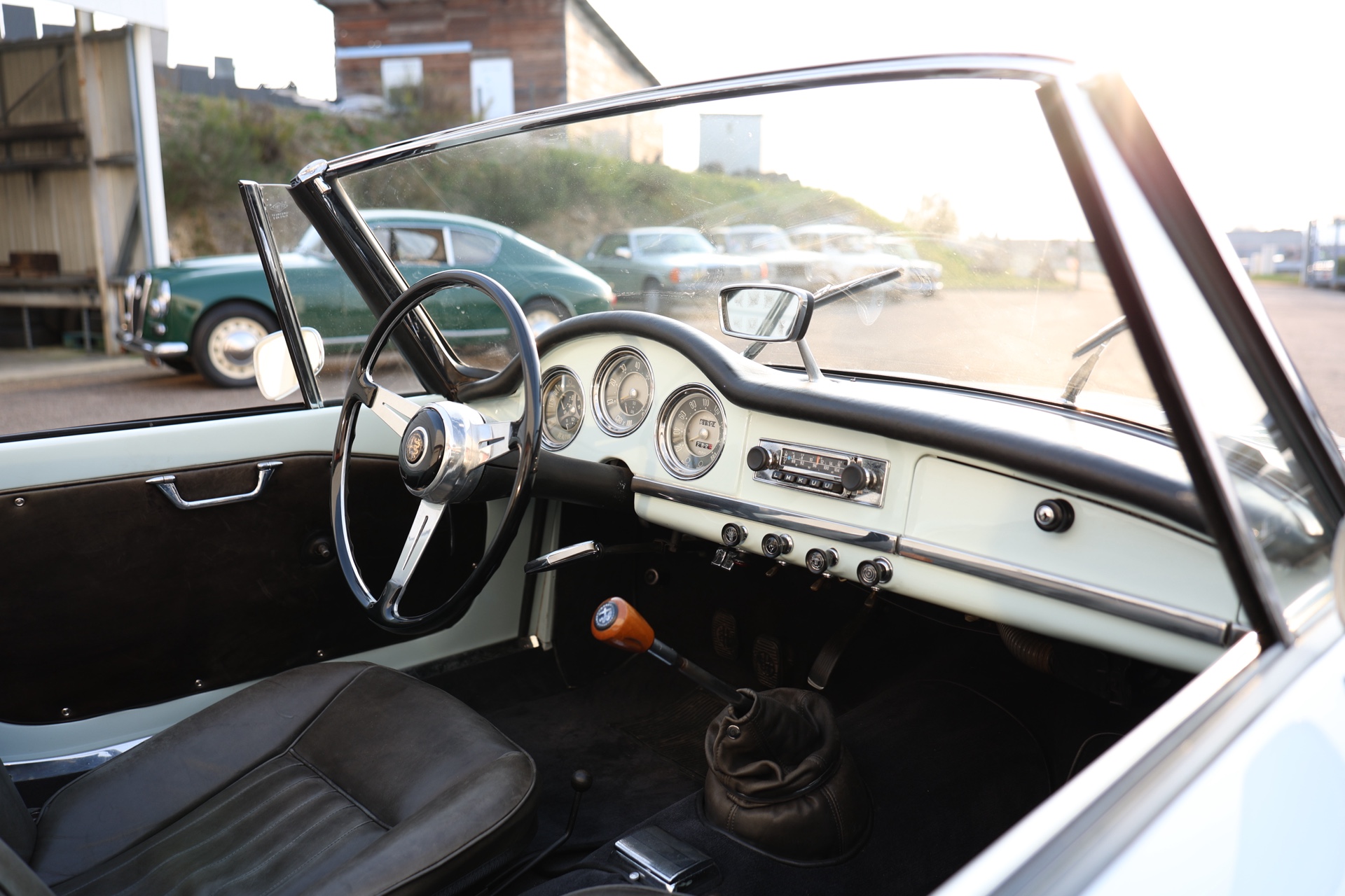 Alfa Roméo Spider Giulia Bleu Ciel 1963 – Image 19