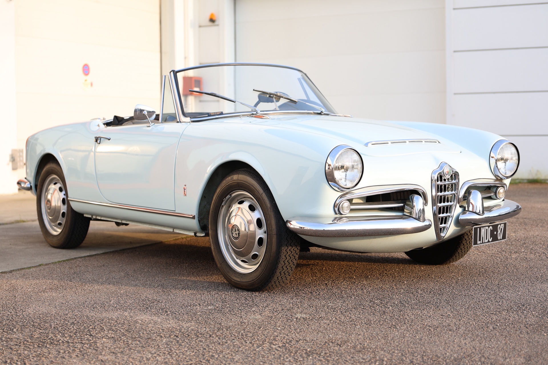 Alfa Roméo Spider Giulia Bleu Ciel 1963 – Image 26