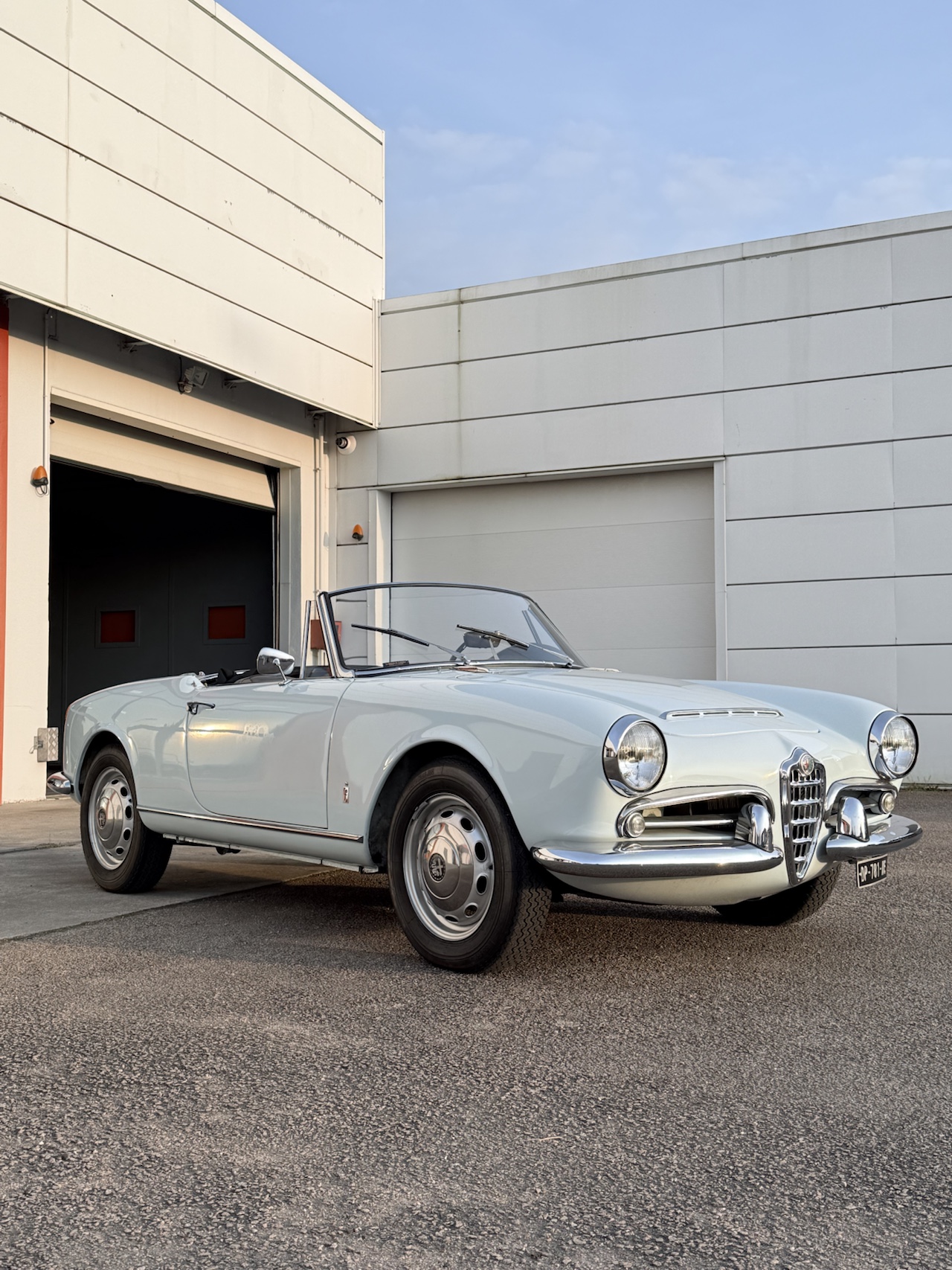 Alfa Roméo Spider Giulia Bleu Ciel 1963 – Image 25