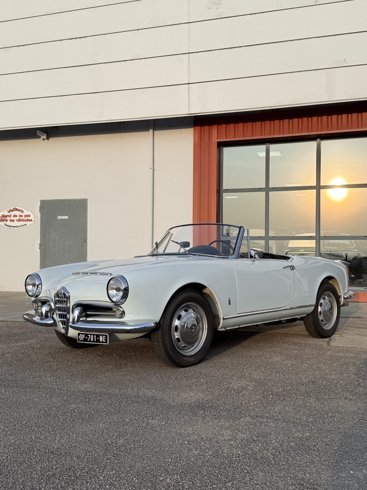 Alfa Roméo Spider Giulia Bleu Ciel 1963 – Image 24