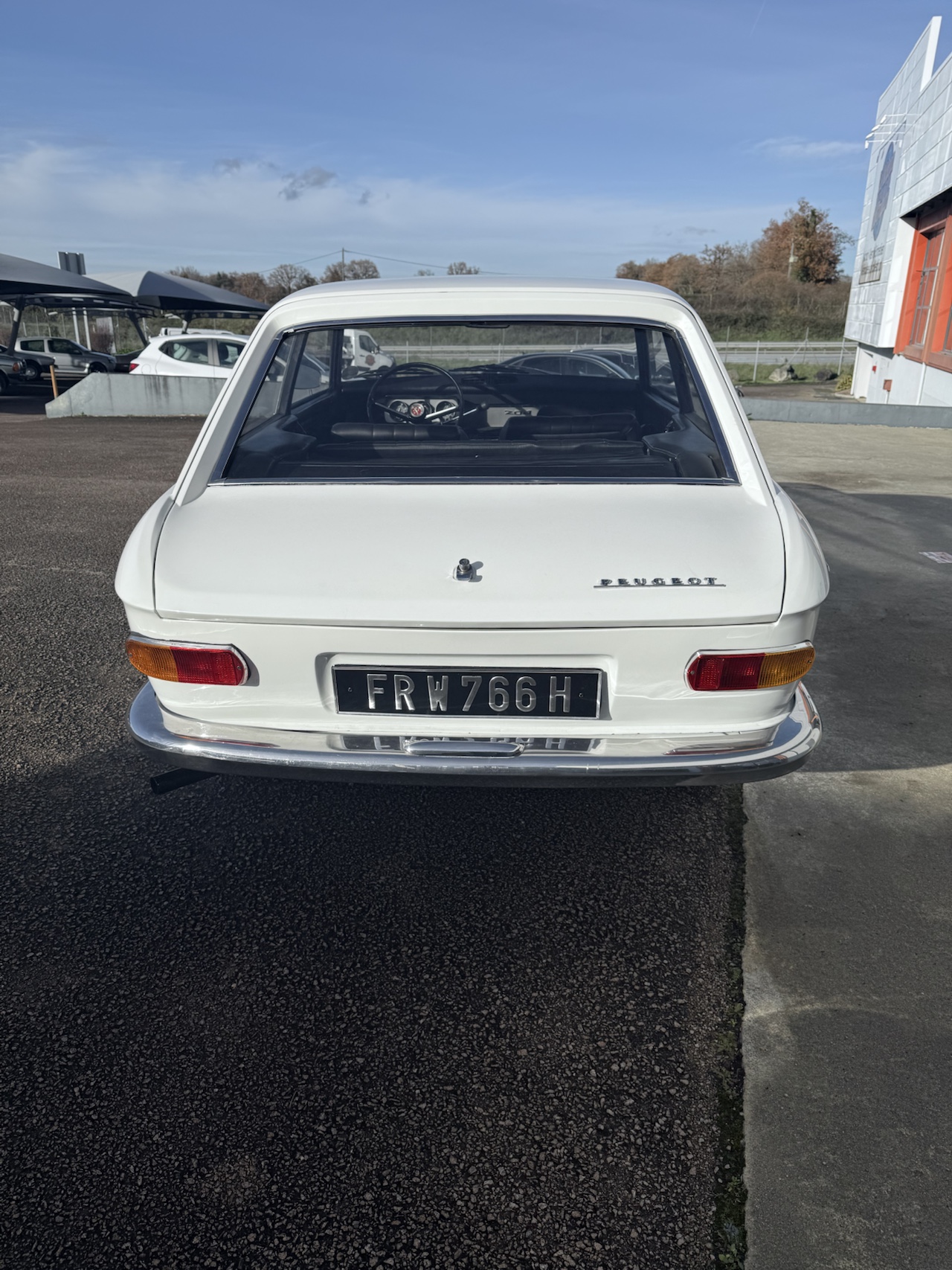 Peugeot 204 Coupé Blanche 1967 – Image 9