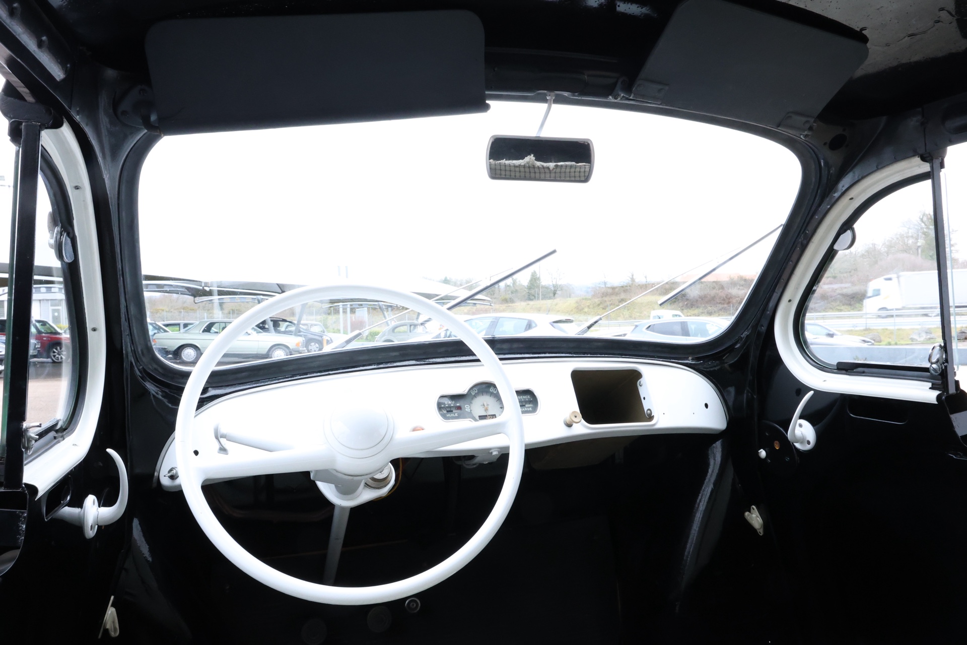 Renault 4CV Pie bicolore 1954 – Image 10