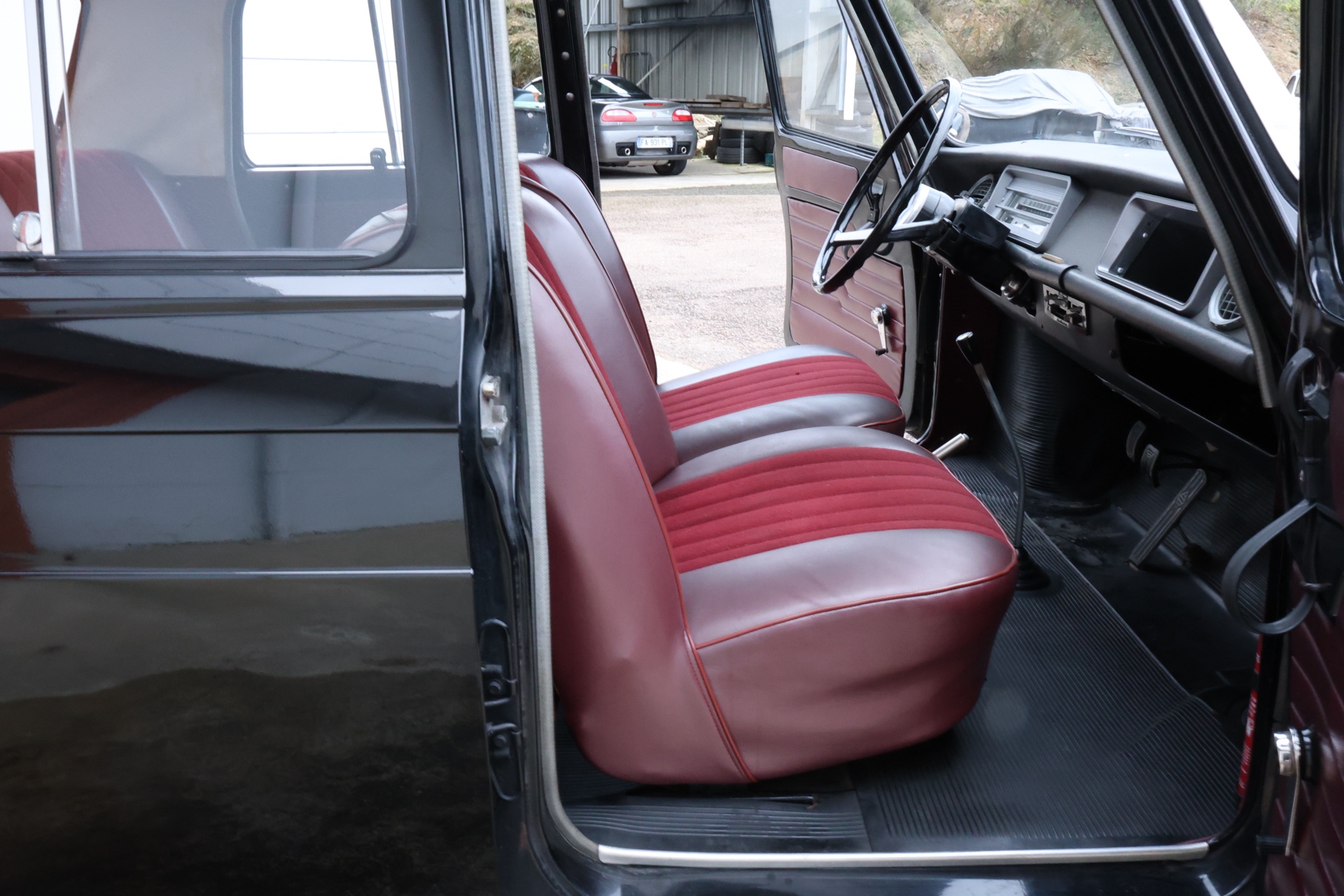 Renault R8 Noire 1966 – Image 13