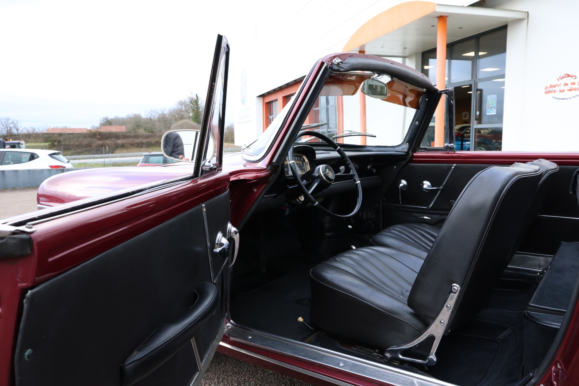 Renault Floride S Cabriolet Bordeaux 1962 – Image 13