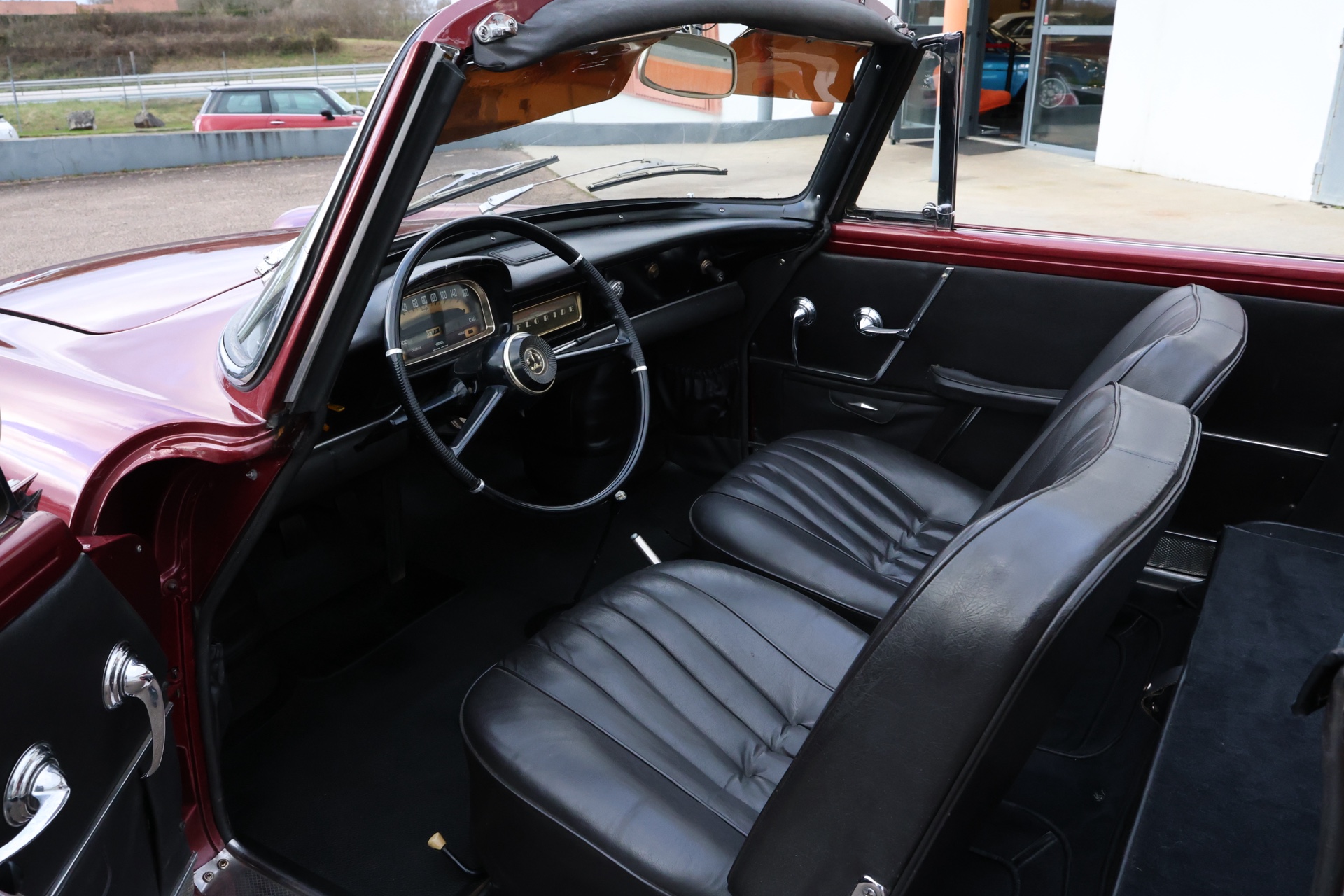 Renault Floride S Cabriolet Bordeaux 1962 – Image 14