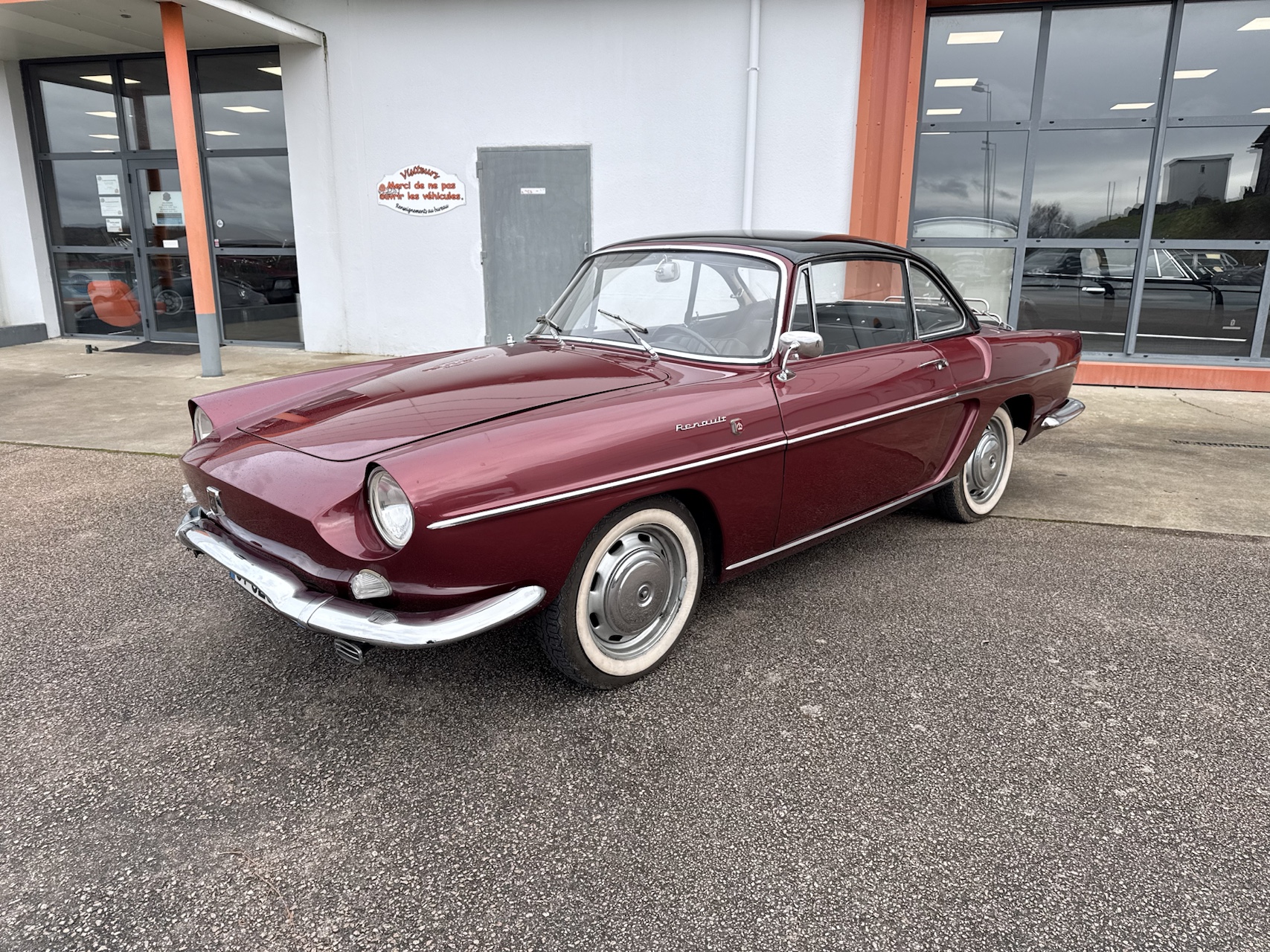 Renault Floride S Cabriolet Bordeaux 1962 – Image 2