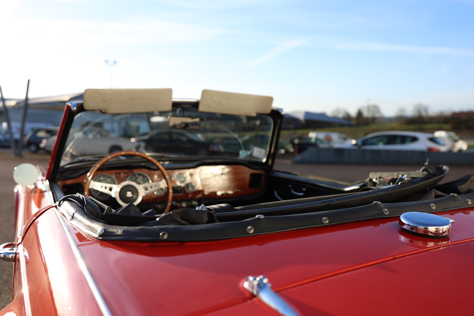 Triumph TR4 A IRS Cabriolet Rouge 1965 – Image 23