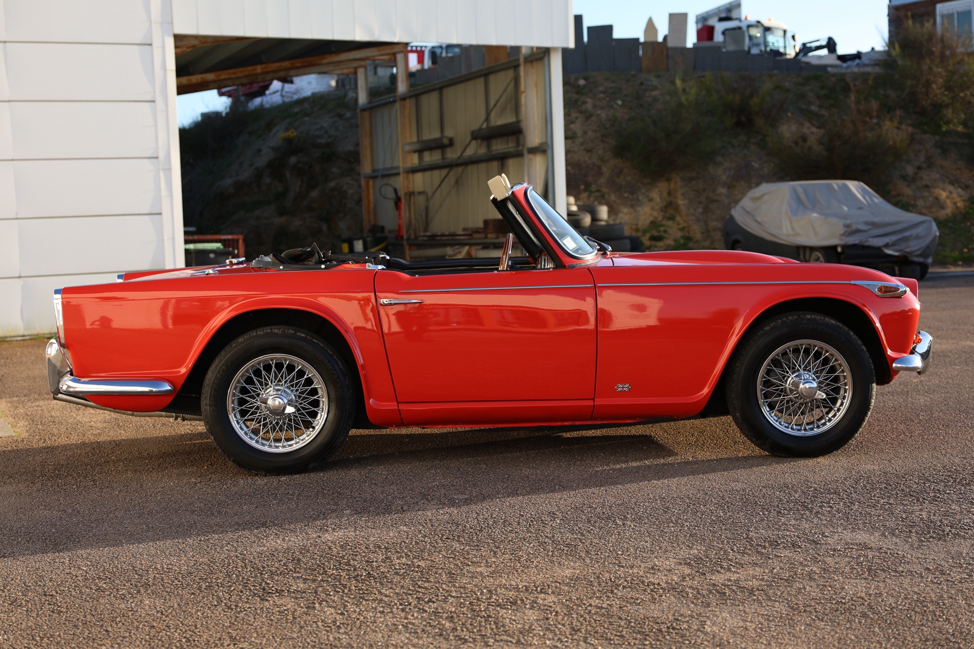 Triumph TR4 A IRS Cabriolet Rouge 1965 – Image 8
