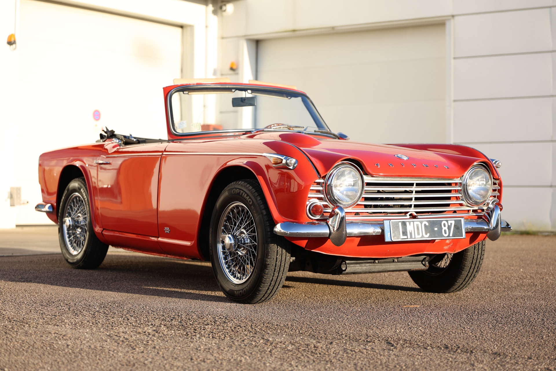 Triumph TR4 A IRS Cabriolet Rouge 1965 – Image 7