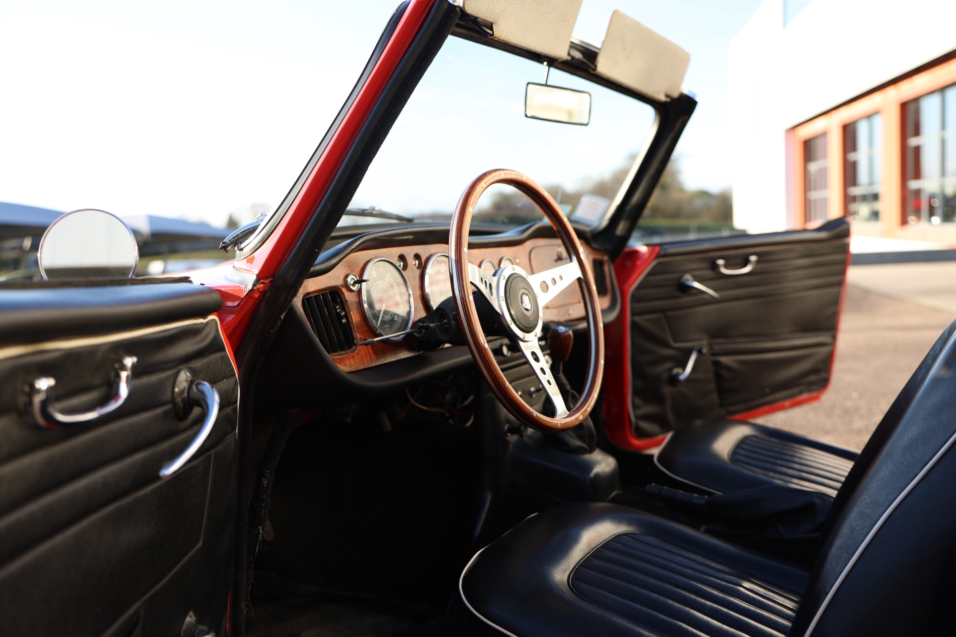 Triumph TR4 A IRS Cabriolet Rouge 1965 – Image 20