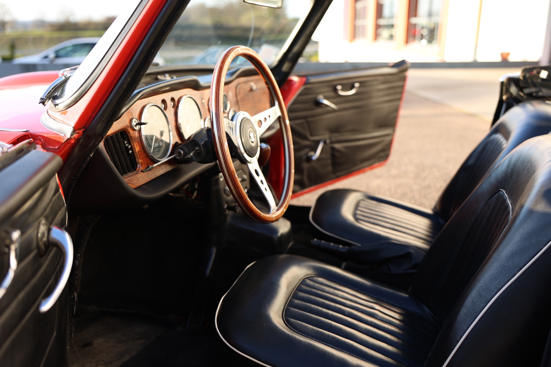 Triumph TR4 A IRS Cabriolet Rouge 1965 – Image 17