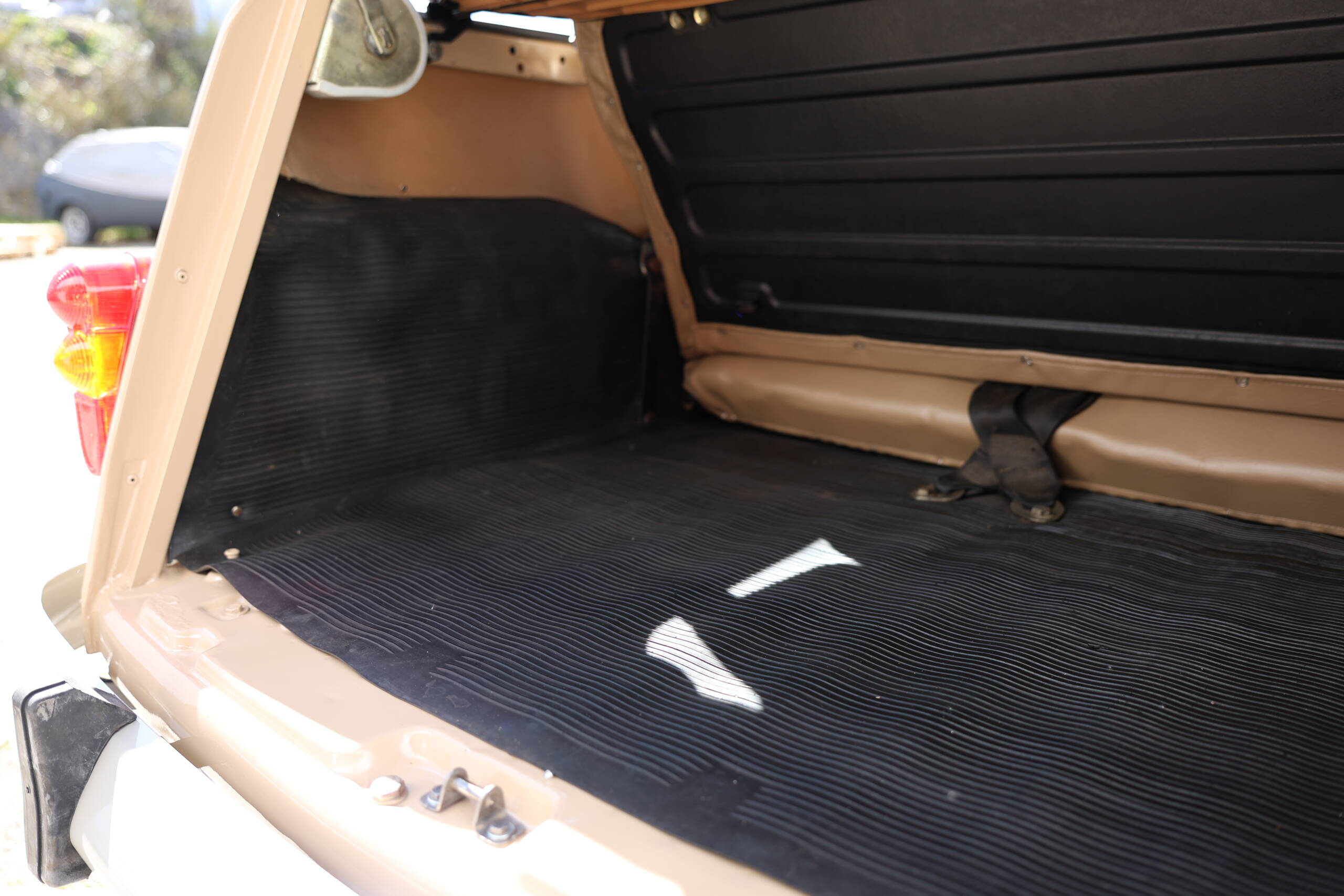 Renault 4l GTL Clan Beige 1985 – Image 23