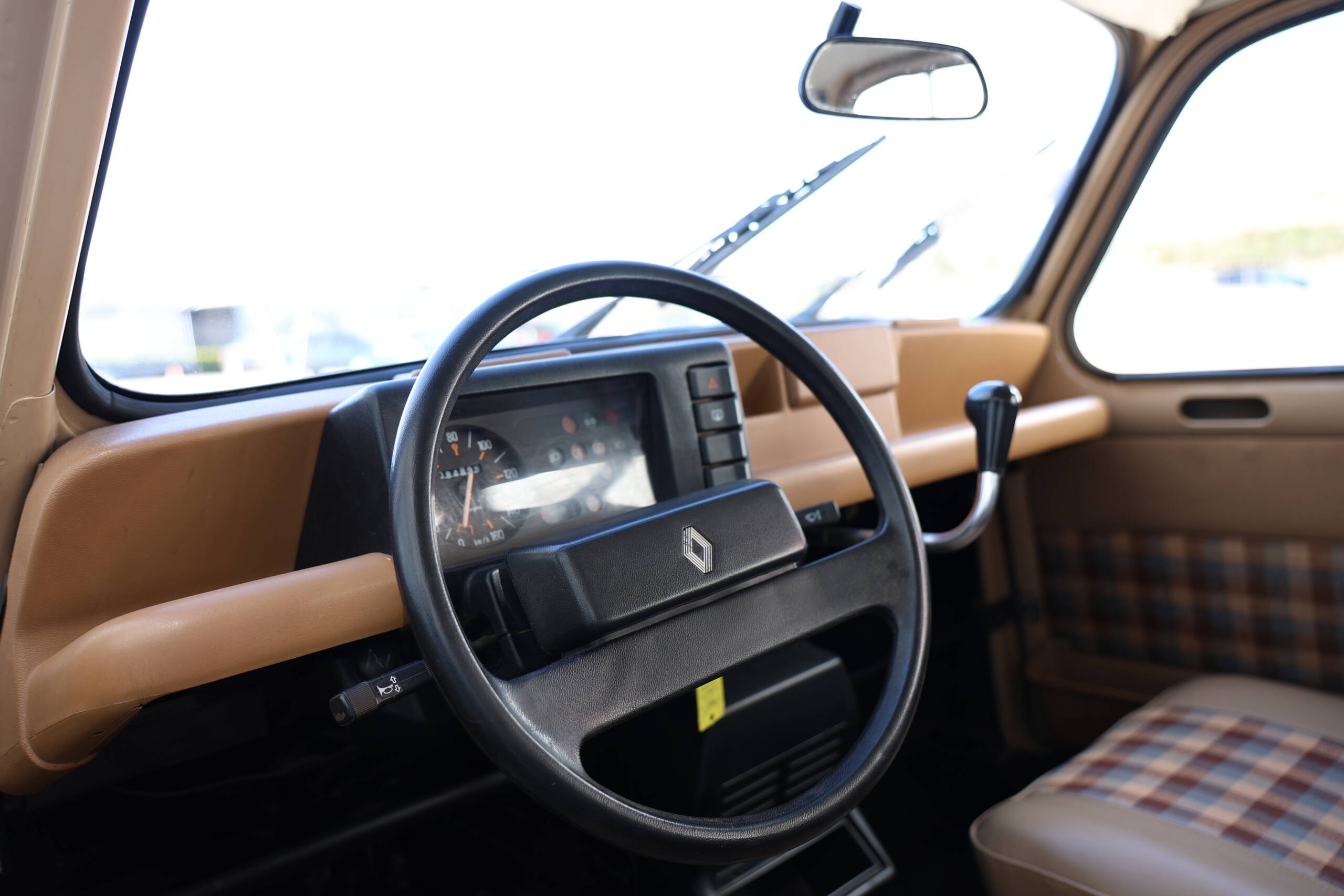 Renault 4l GTL Clan Beige 1985 – Image 13