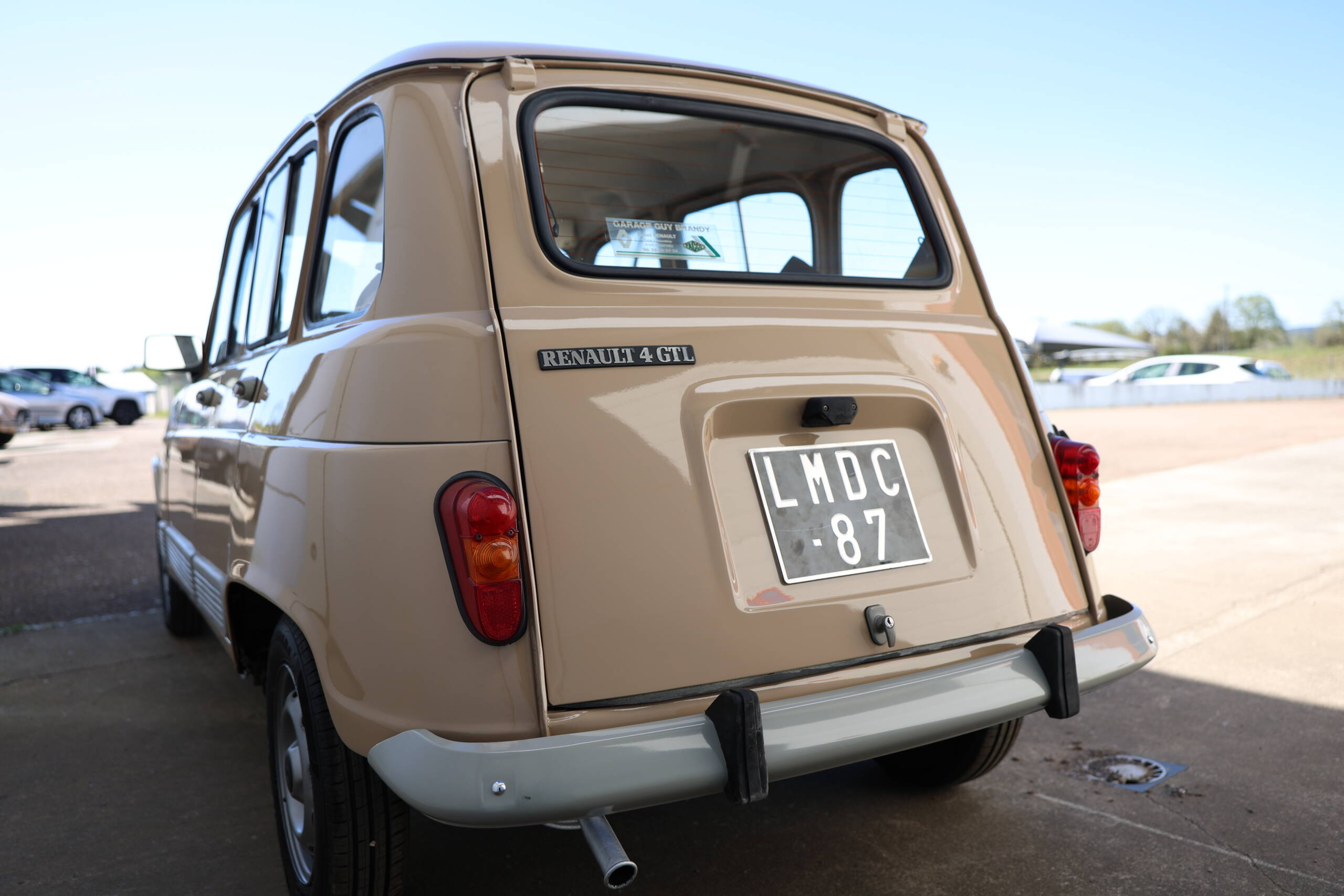 Renault 4l GTL Clan Beige 1985 – Image 7
