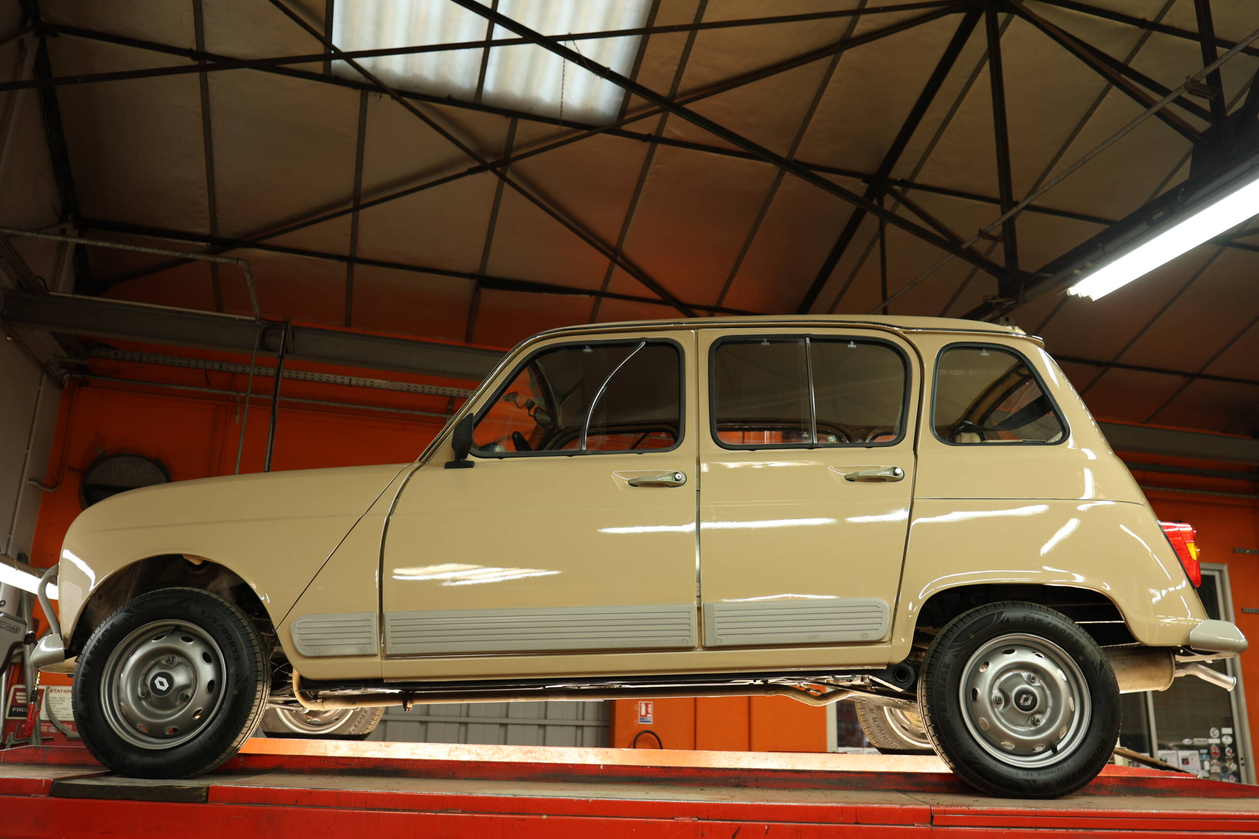 Renault 4l GTL Clan Beige 1985 – Image 24