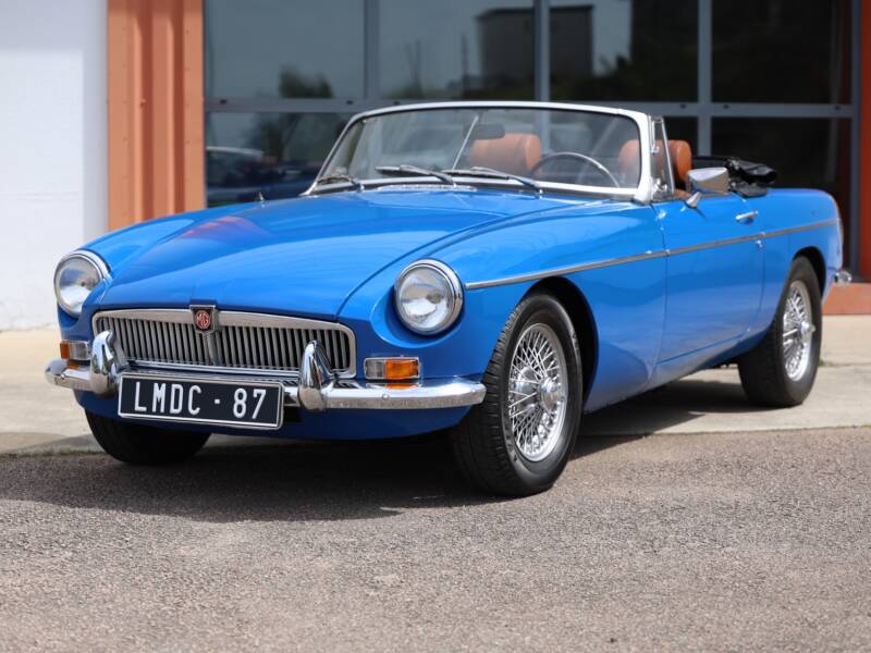 MG B Cabriolet Bleue 1976