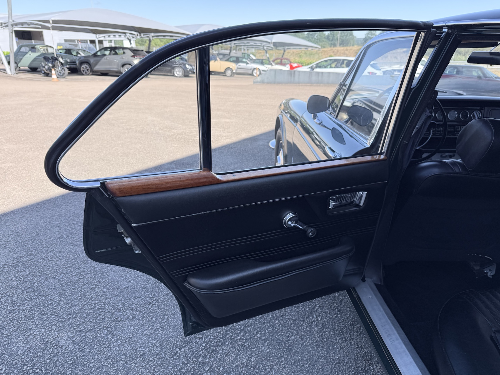 Jaguar XJ6 4.2 Série 1 British Racing Green 1970 – Image 18