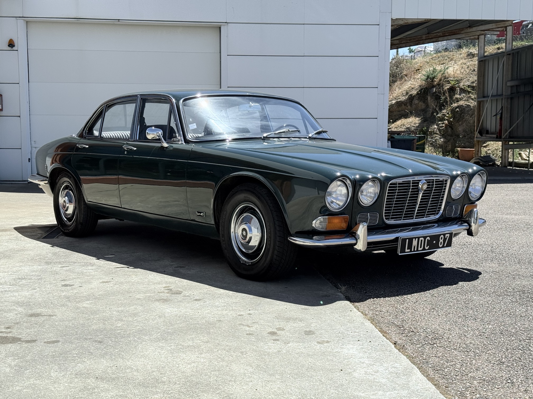 Jaguar XJ6 4.2 Série 1 British Racing Green 1970 – Image 2
