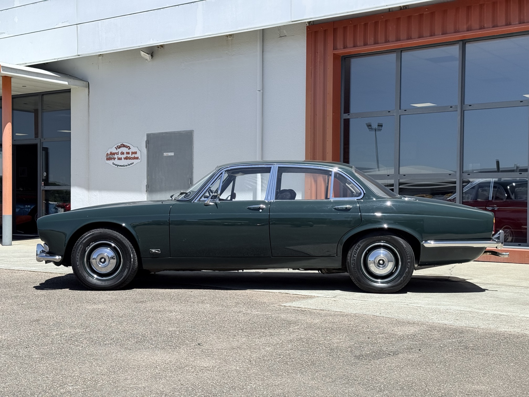 Jaguar XJ6 4.2 Série 1 British Racing Green 1970 – Image 9