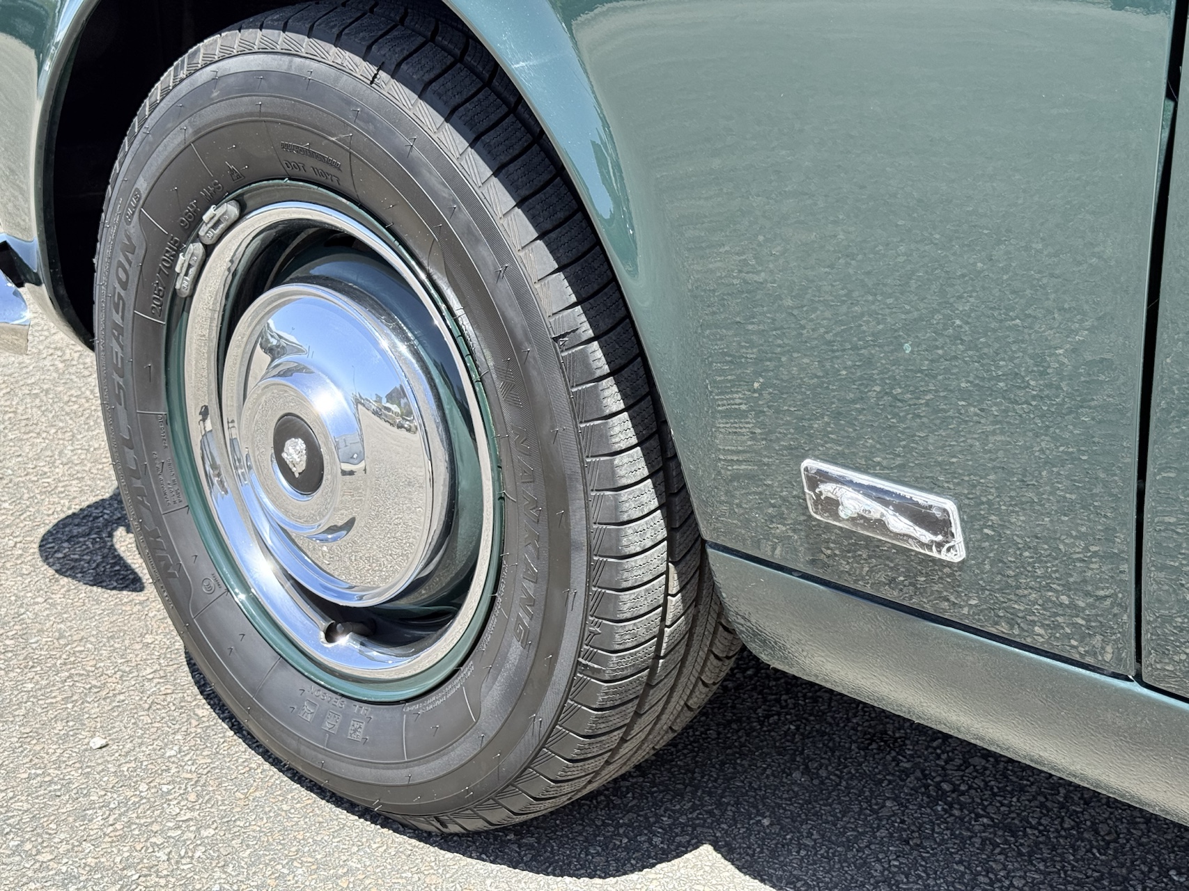 Jaguar XJ6 4.2 Série 1 British Racing Green 1970 – Image 12