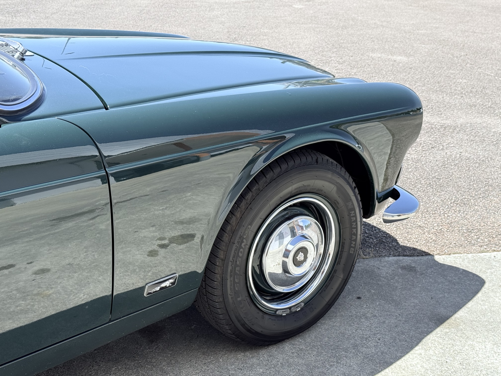 Jaguar XJ6 4.2 Série 1 British Racing Green 1970 – Image 11