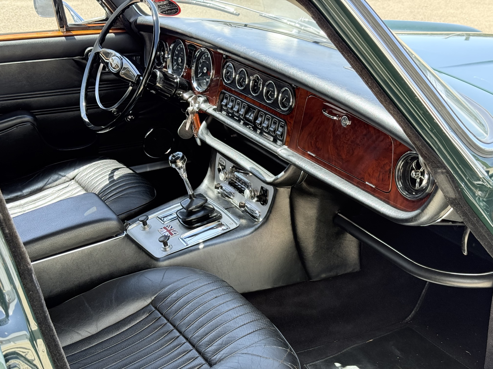 Jaguar XJ6 4.2 Série 1 British Racing Green 1970 – Image 16