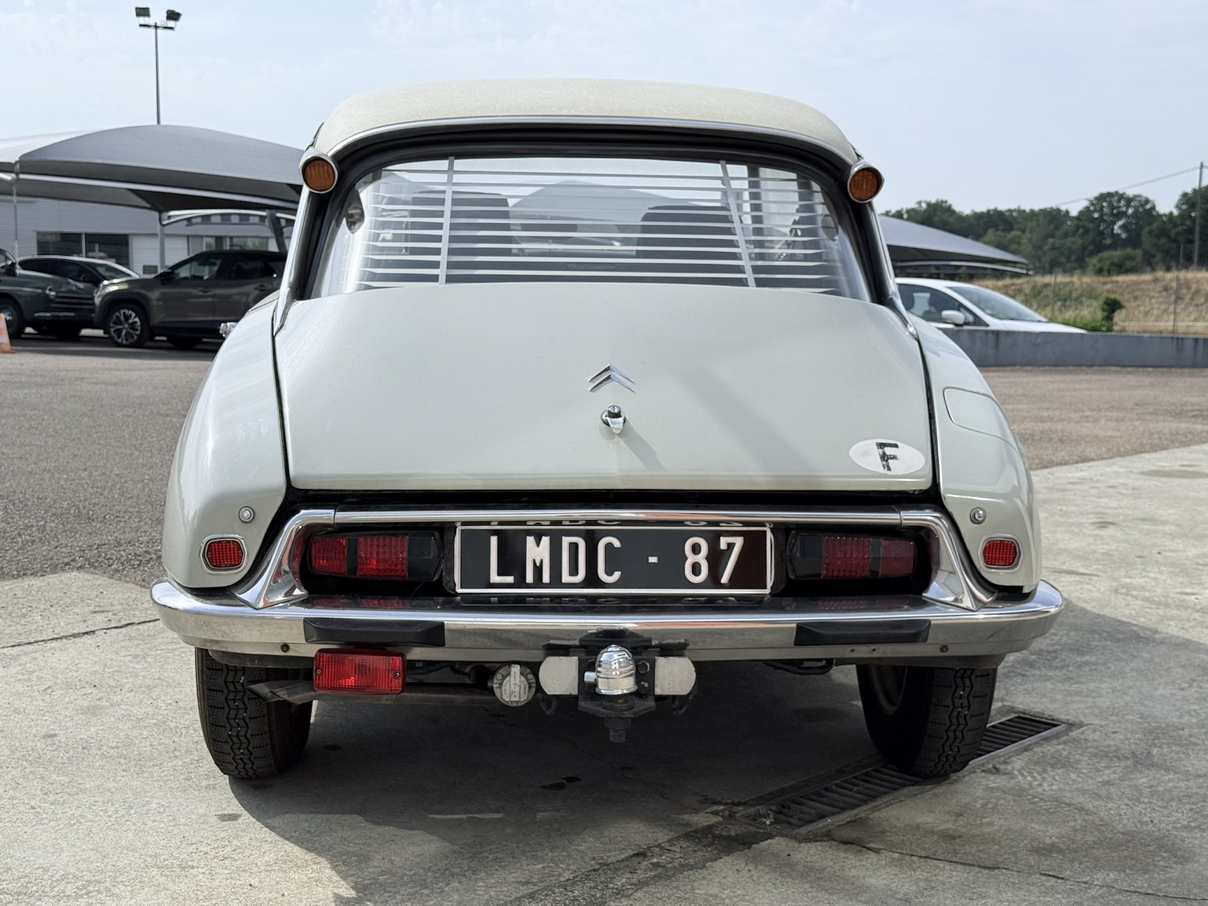 Citroën ID 19 Blanche 1964 – Image 24
