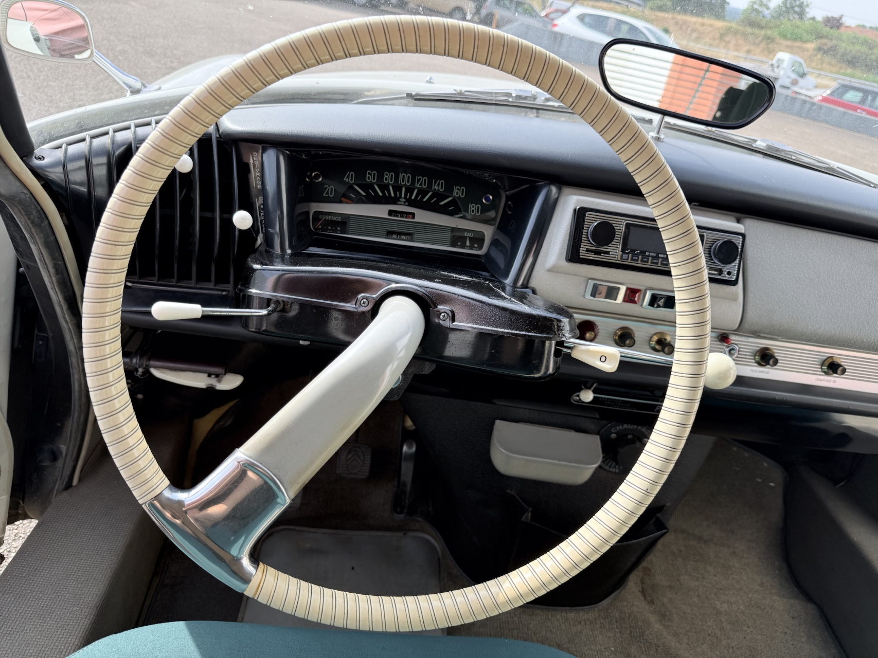 Citroën ID 19 Blanche 1964 – Image 19