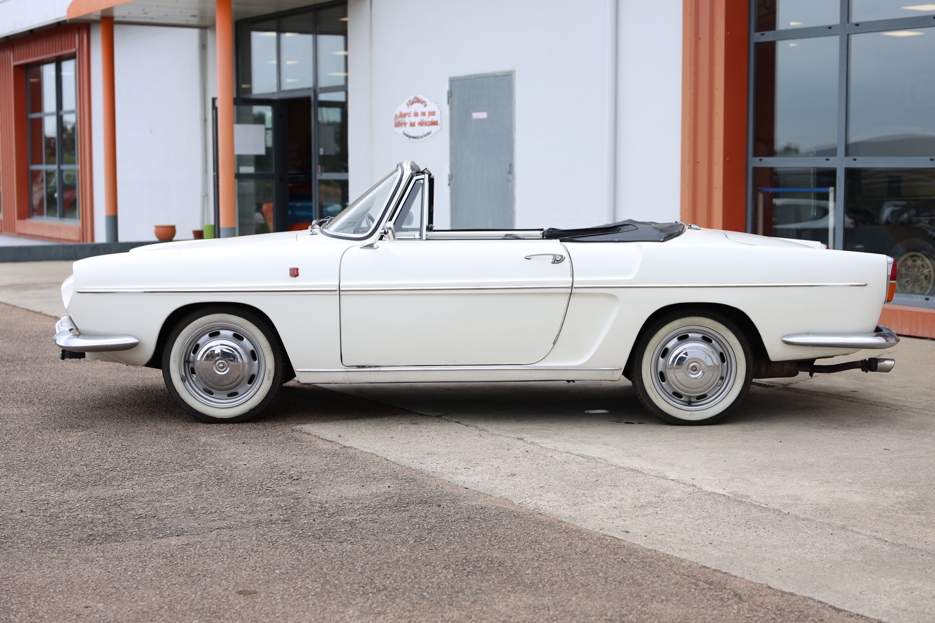Renault Caravelle 1100 Cabriolet Blanche 1965 – Image 4