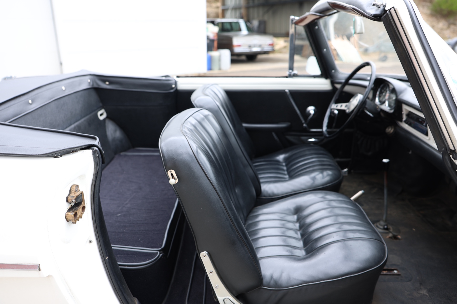 Renault Caravelle 1100 Cabriolet Blanche 1965 – Image 15