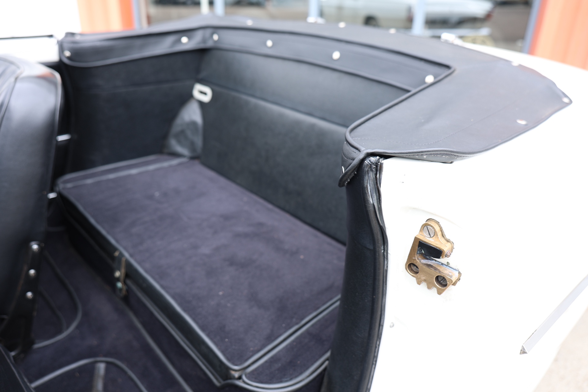 Renault Caravelle 1100 Cabriolet Blanche 1965 – Image 18