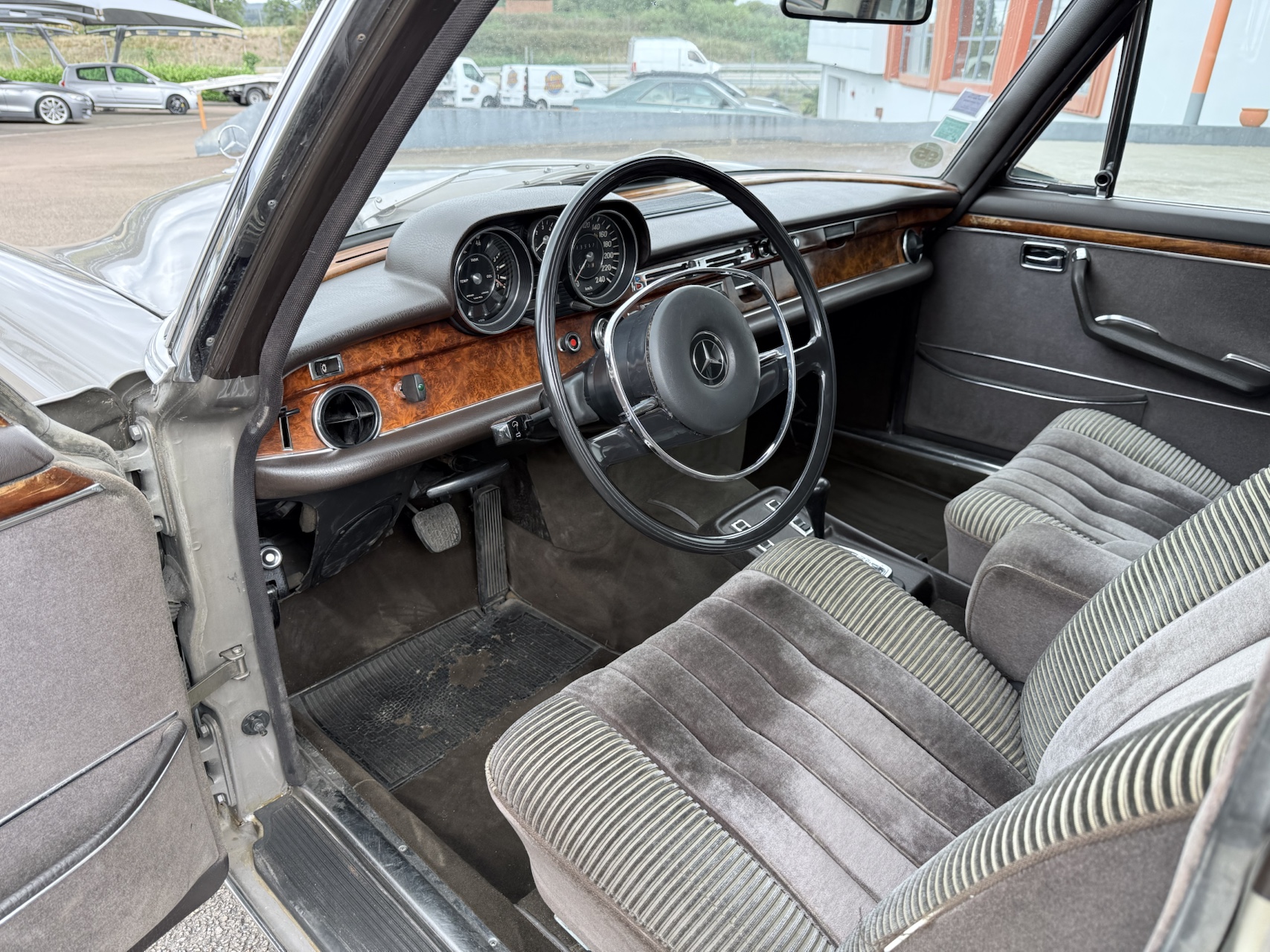 Mercedes 300 SEL 3.5 Type W109 Marron 1972 – Image 10