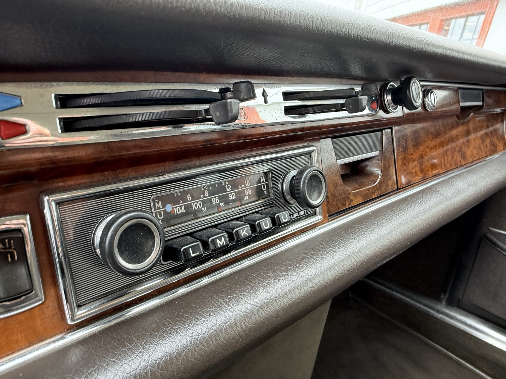 Mercedes 300 SEL 3.5 Type W109 Marron 1972 – Image 17
