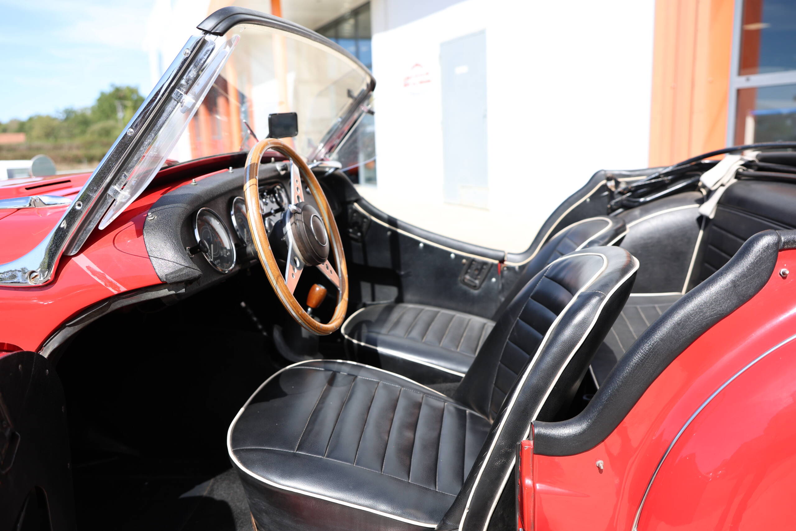 Triumph TR3B Rouge 1962 – Image 16